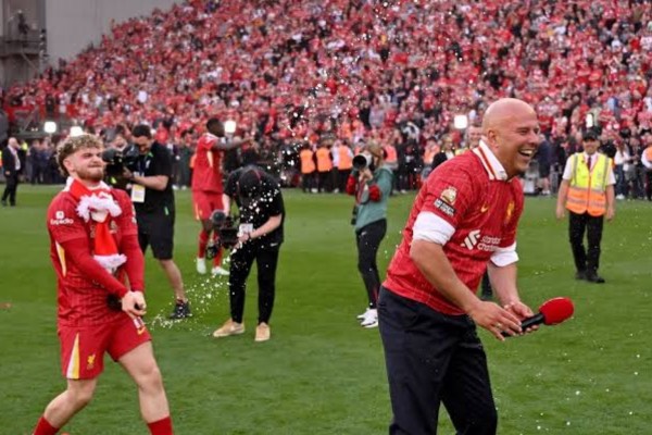 Liverpool ‘in talks’ over deal for Sunderland defender Lutsharel Geertruida